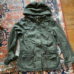 H&M olive green canvas parka. Size US 4